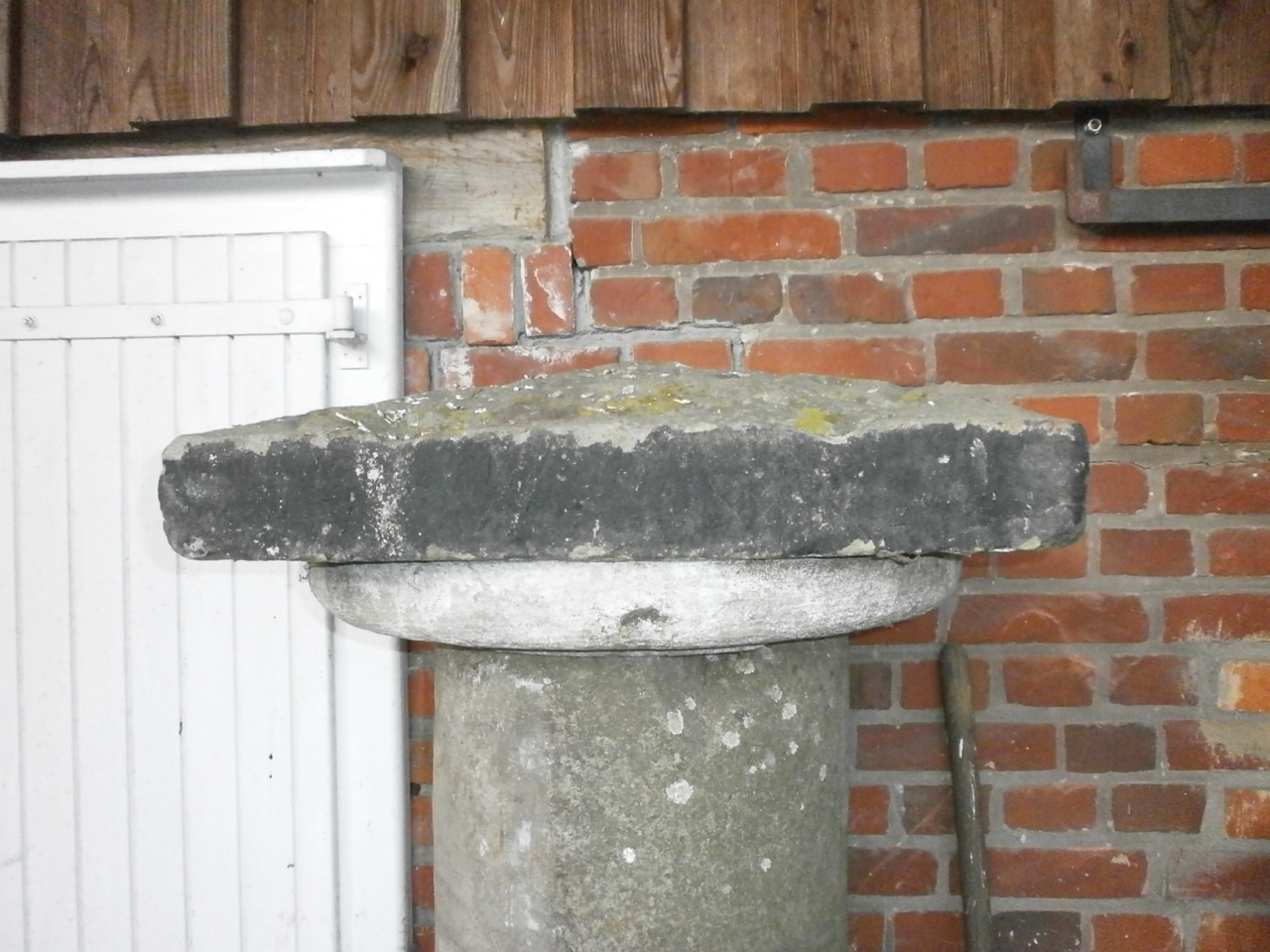 Säule mit vierseitiger Verdachung Säule mit vierseitiger Verdachung