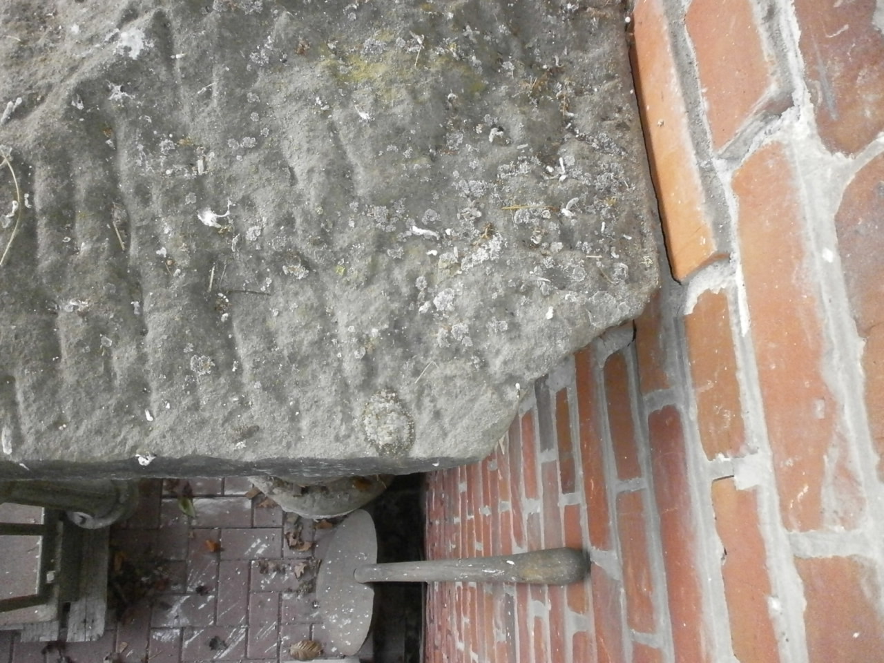 Säule mit vierseitiger Verdachung Säule mit vierseitiger Verdachung