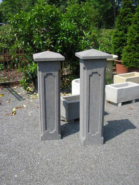 Säulen aus Kunstsandstein incl. Sockel und Kappe Säulen aus Kunstsandstein incl. Sockel und Kappe