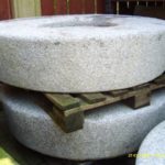 Ein Mühlsteine aus Granit ca. 1000kg