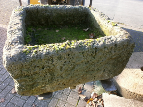Trog aus Kalkstein – Heidesandstein