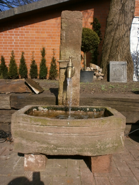 Brunnen aus alten Sandsteinen