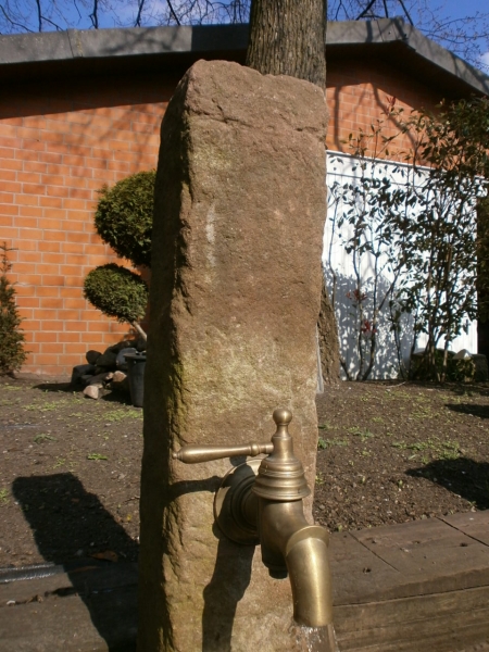 Brunnen aus alten Sandsteinen