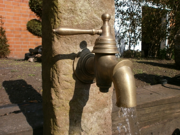 Brunnen aus alten Sandsteinen