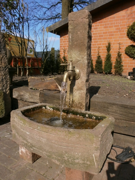 Brunnen aus alten Sandsteinen