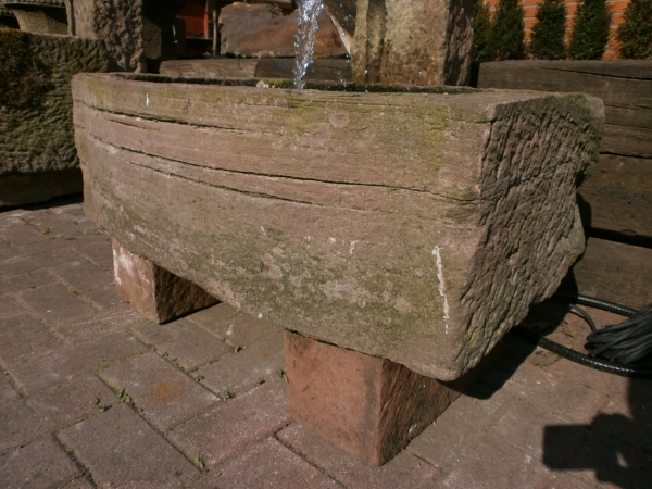 Brunnen aus alten Sandsteinen