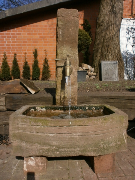 Brunnen aus alten Sandsteinen