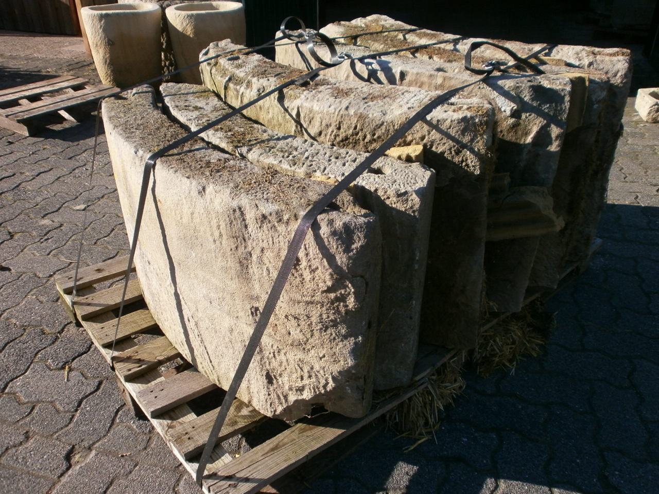 Ankündigung Brunnenring 2m Durchm. Ankündigung Brunnenring 2m Durchm.