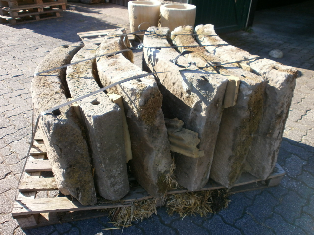 Ankündigung Brunnenring 2m Durchm. Ankündigung Brunnenring 2m Durchm.