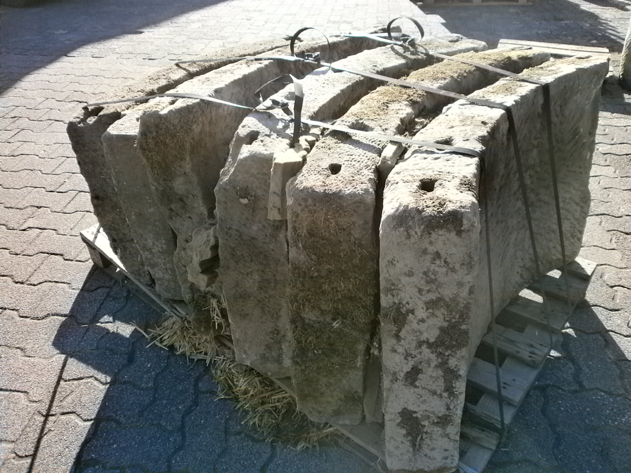 Ankündigung Brunnenring 2m Durchm. Ankündigung Brunnenring 2m Durchm.