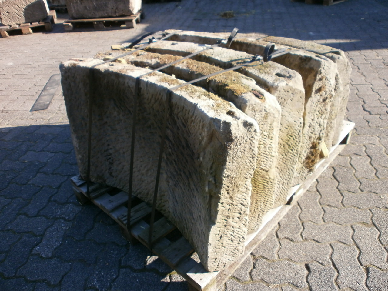 Ankündigung Brunnenring 2m Durchm. Ankündigung Brunnenring 2m Durchm.