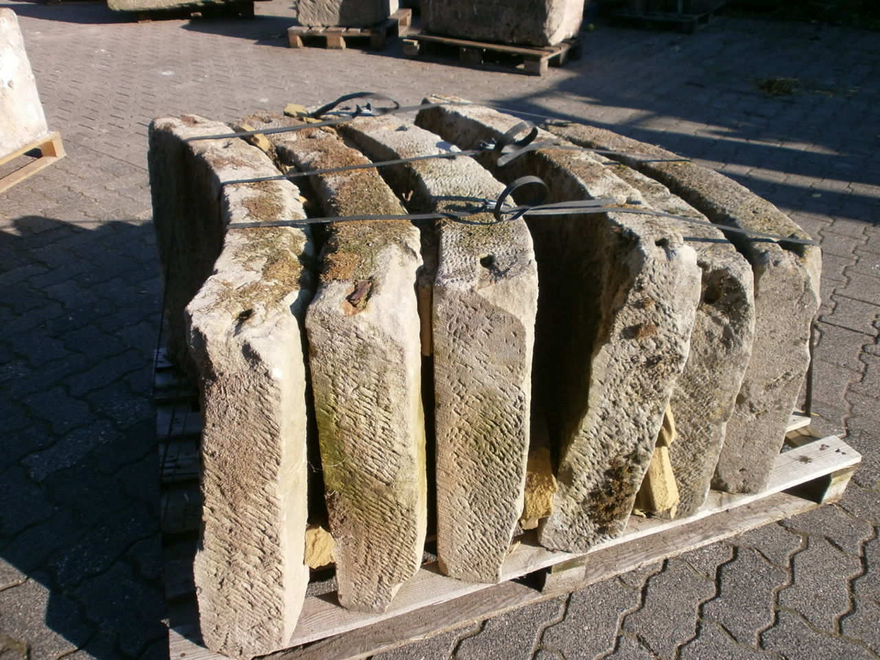 Ankündigung Brunnenring 2m Durchm. Ankündigung Brunnenring 2m Durchm.