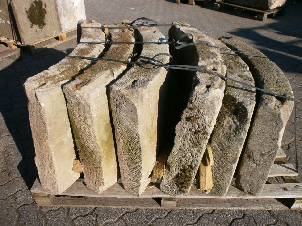 Ankündigung Brunnenring 2m Durchm. Ankündigung Brunnenring 2m Durchm.