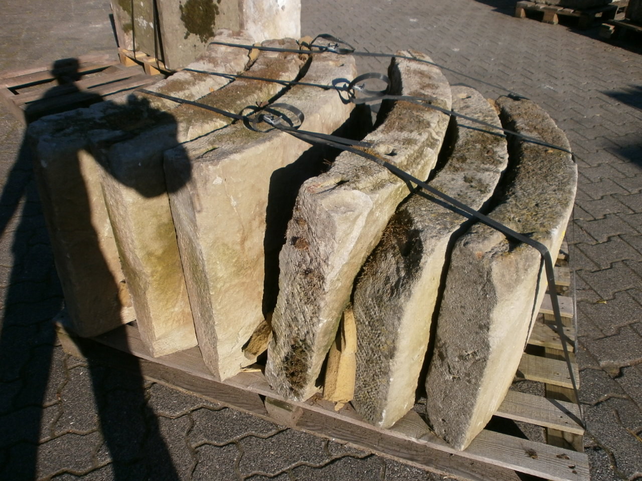 Ankündigung Brunnenring 2m Durchm. Ankündigung Brunnenring 2m Durchm.