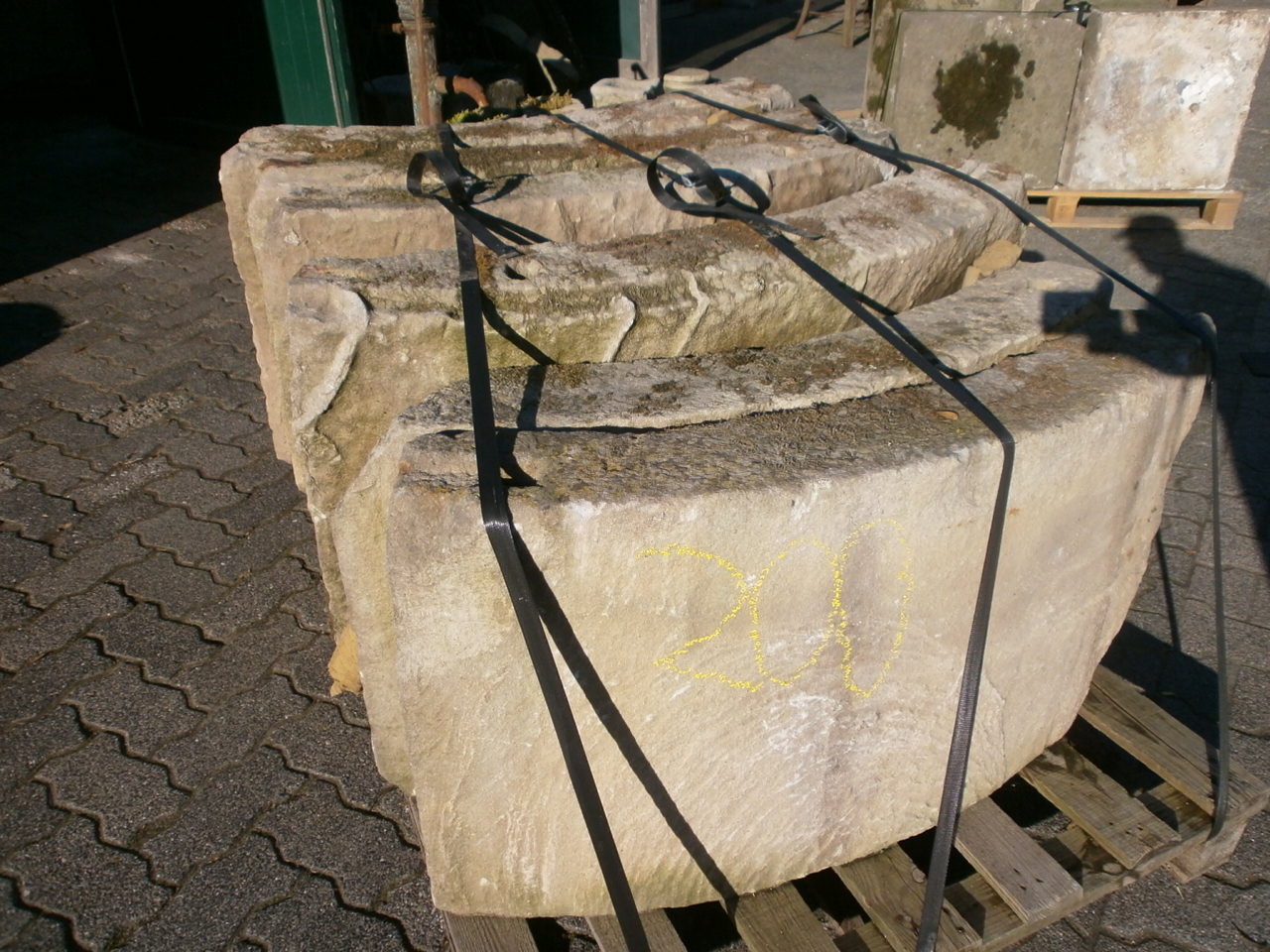 Ankündigung Brunnenring 2m Durchm. Ankündigung Brunnenring 2m Durchm.