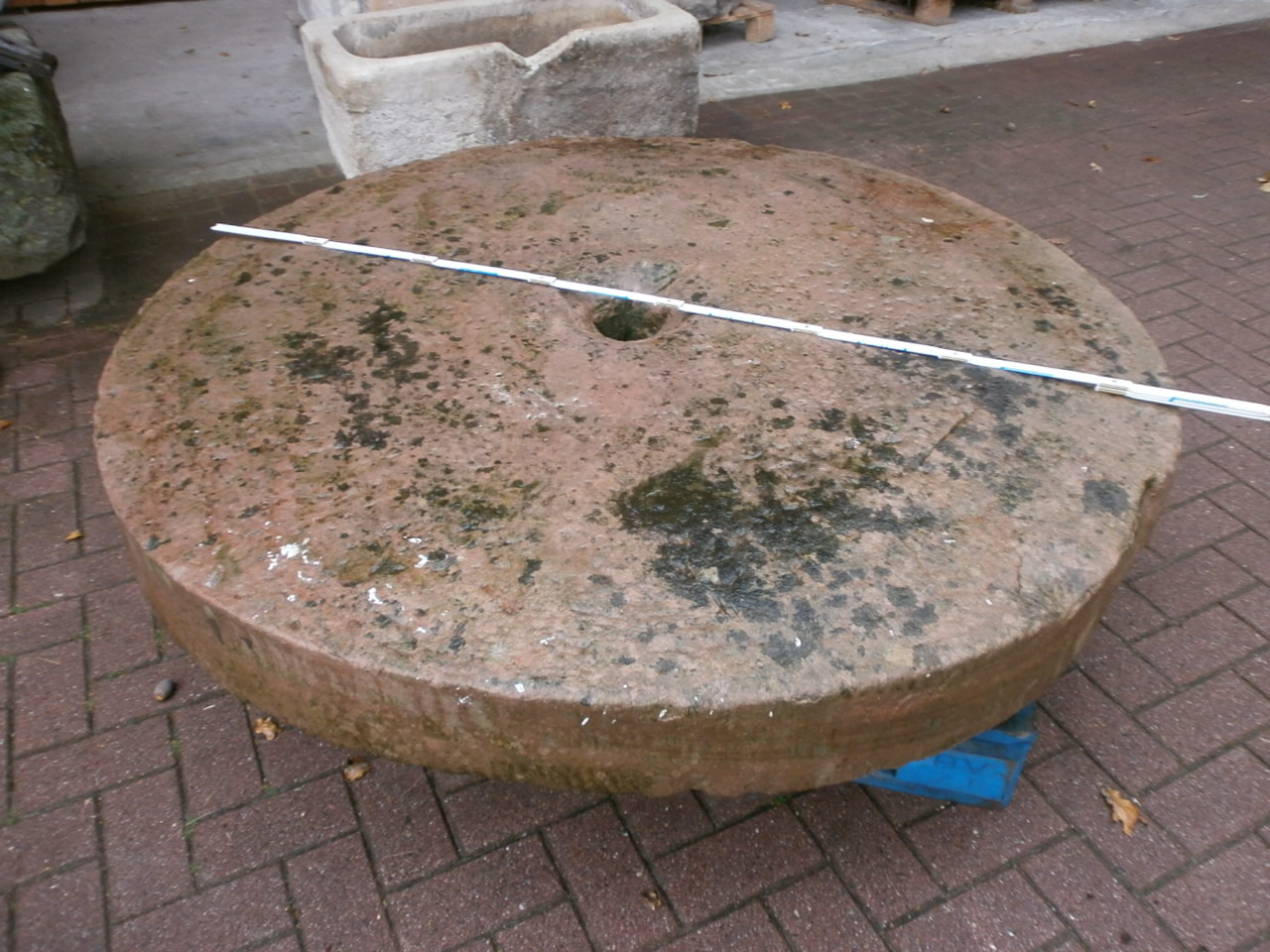 Sehr großer Schleifstein, 145cm Sehr großer Schleifstein, 145cm