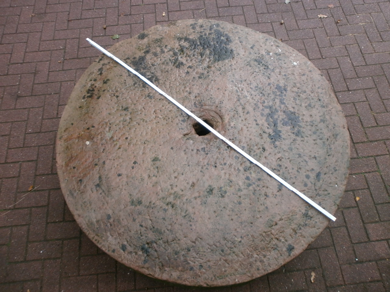 Sehr großer Schleifstein, 145cm Sehr großer Schleifstein, 145cm