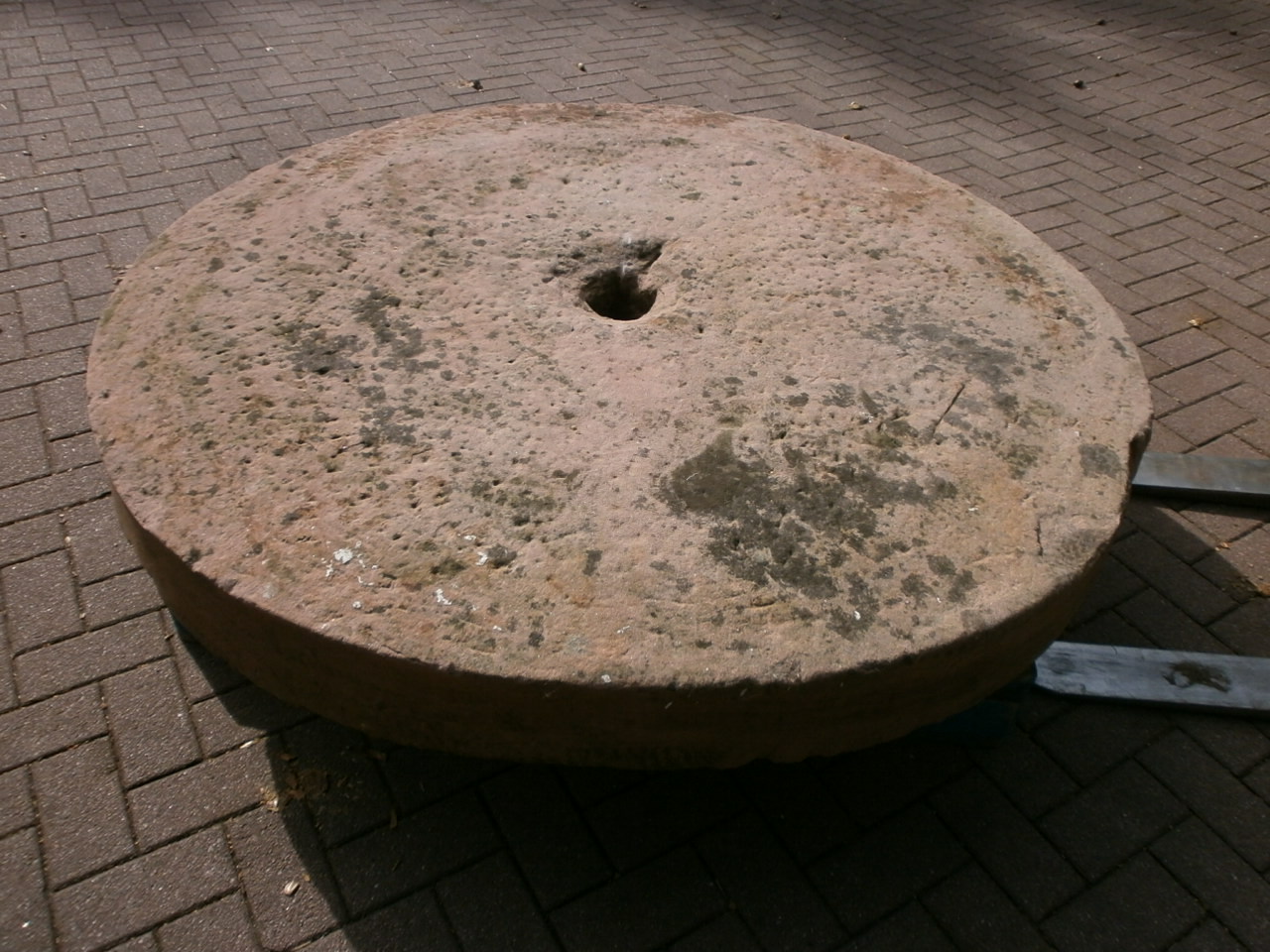 Sehr großer Schleifstein, 145cm Sehr großer Schleifstein, 145cm