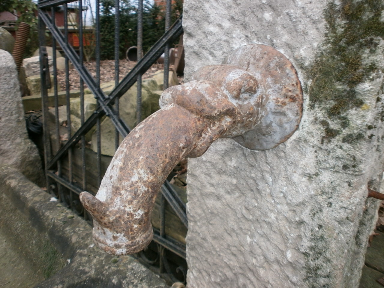 Schöner Brunnen mit Doppeltrog Schöner Brunnen mit Doppeltrog
