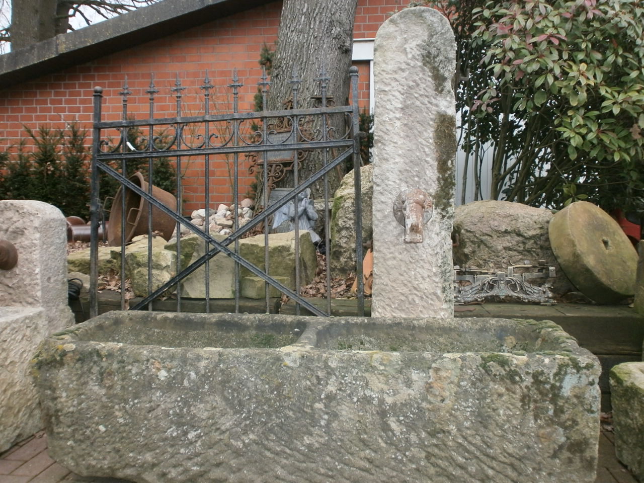Schöner Brunnen mit Doppeltrog Schöner Brunnen mit Doppeltrog