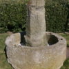 Ringbrunnen mit runder Säule