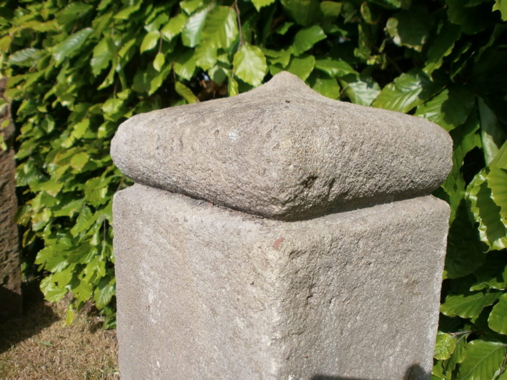 Brunnen aus alten Sandsteinen