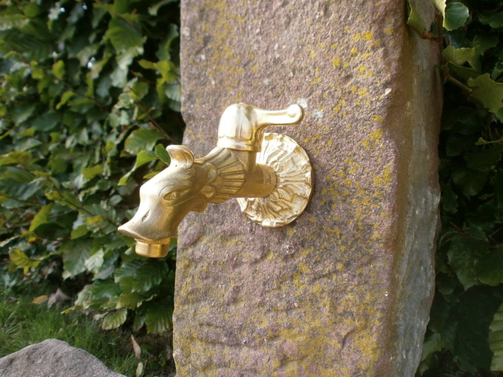 Brunnen aus alten Sandsteinen