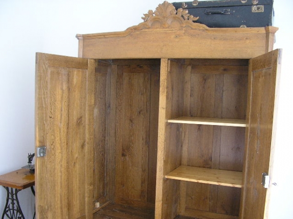 Eichenschrank – Heidesandstein