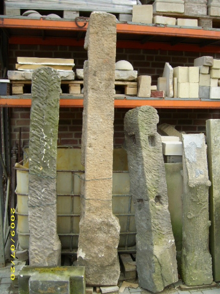 antike Zaunpfosten, Wingertsteine und Stelen aus Sandstein antike Zaunpfosten, Wingertsteine und Stelen aus Sandstein
