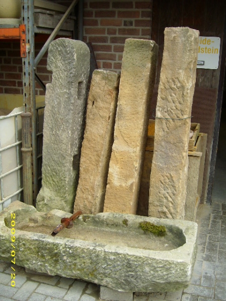 antike Zaunpfosten, Wingertsteine und Stelen aus Sandstein antike Zaunpfosten, Wingertsteine und Stelen aus Sandstein