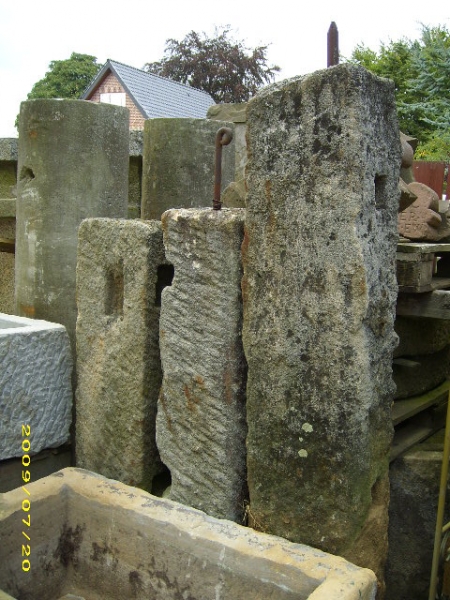 antike Zaunpfosten, Wingertsteine und Stelen aus Sandstein antike Zaunpfosten, Wingertsteine und Stelen aus Sandstein