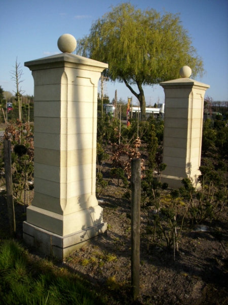 Große Säulen aus HeiDeSandstein