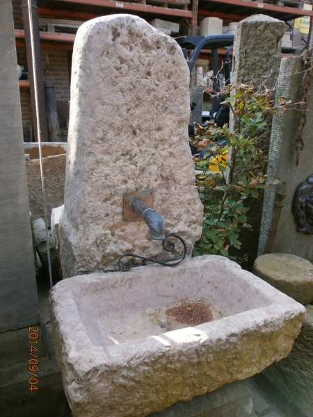 Brunnen aus Untersberger Marmor Brunnen aus Untersberger Marmor