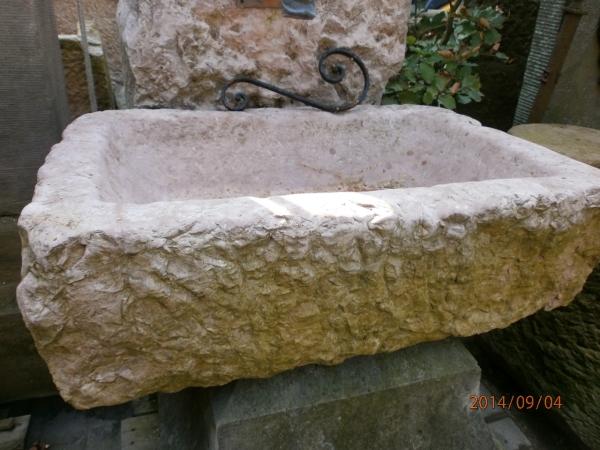 Brunnen aus Untersberger Marmor Brunnen aus Untersberger Marmor