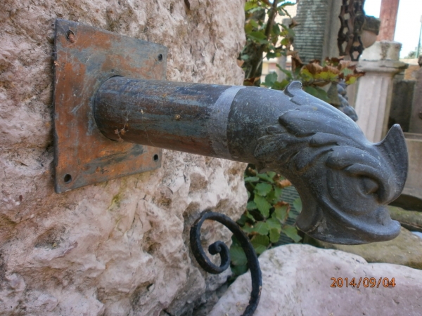 Brunnen aus Untersberger Marmor Brunnen aus Untersberger Marmor