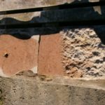 zerbrochener Grabstein aus Untersberger Marmor