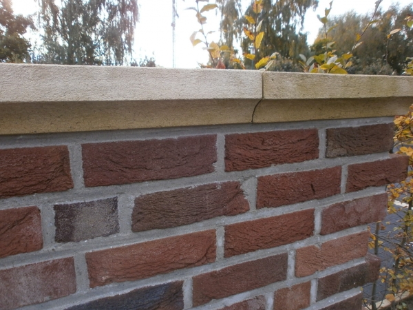 Mauerabdeckungen mit "Hole" Mauerabdeckungen mit "Hole"