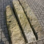 Drei Granit Stelen