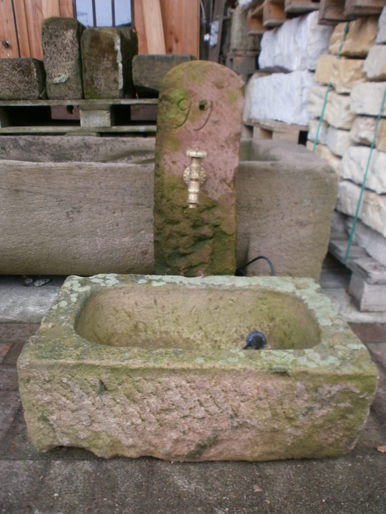 Brunnen aus alten Sandsteinen