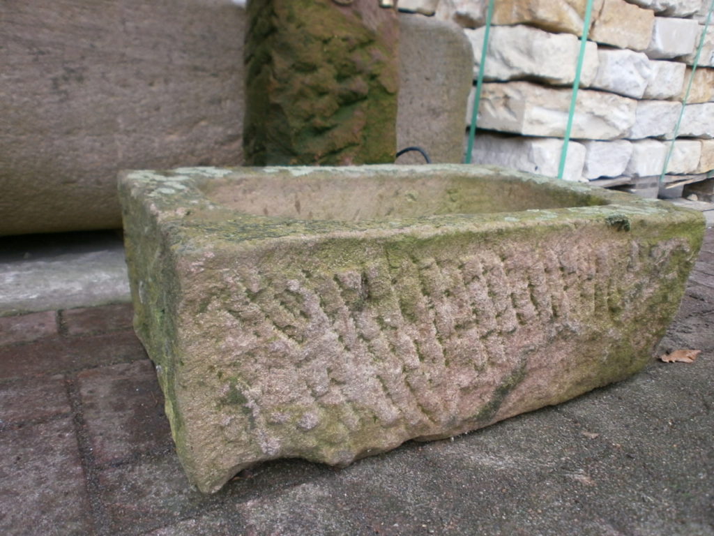 Brunnen aus alten Sandsteinen