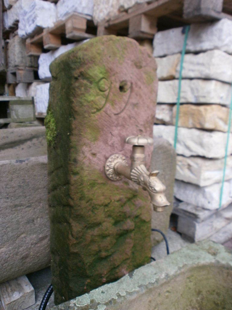 Brunnen aus alten Sandsteinen