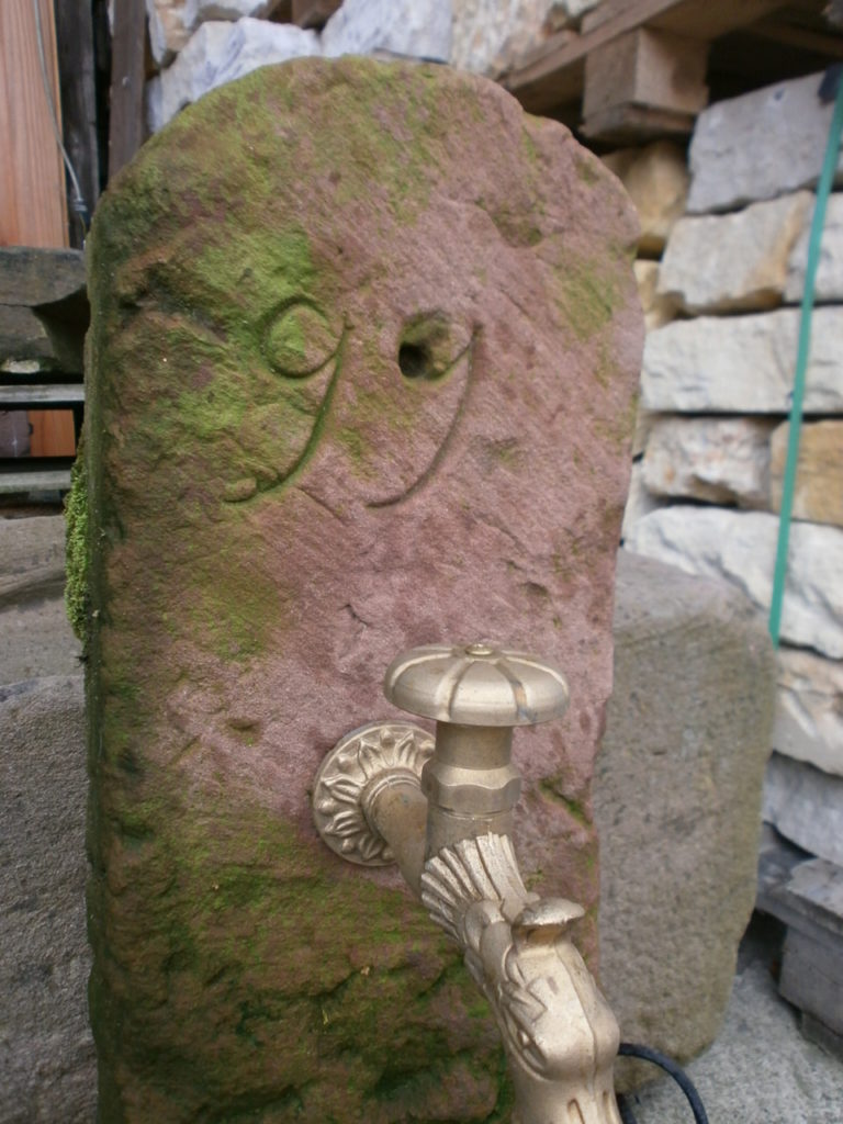 Brunnen aus alten Sandsteinen