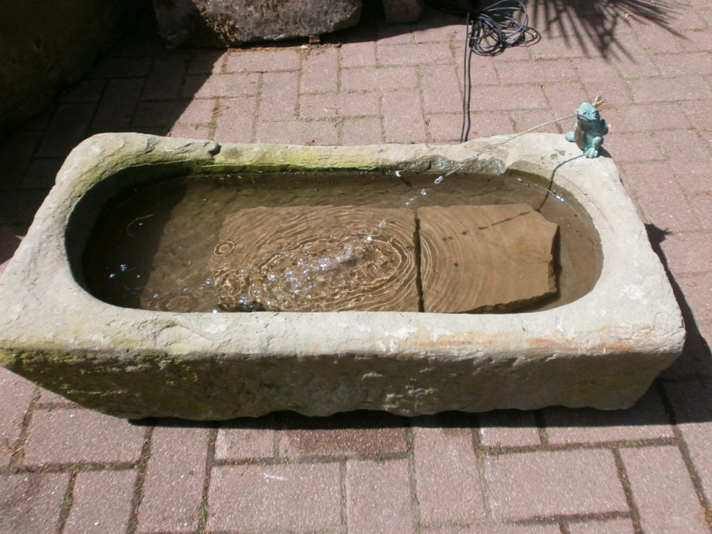 Brunnen aus alten Sandsteinen
