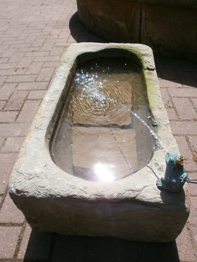 Brunnen aus alten Sandsteinen