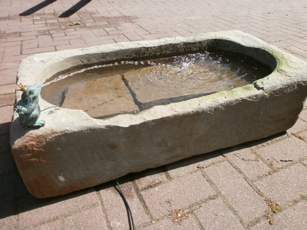 Brunnen aus alten Sandsteinen