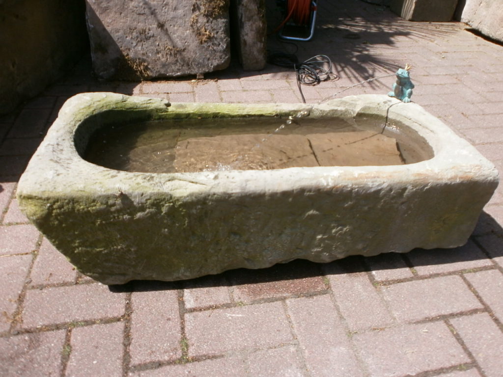 Brunnen aus alten Sandsteinen