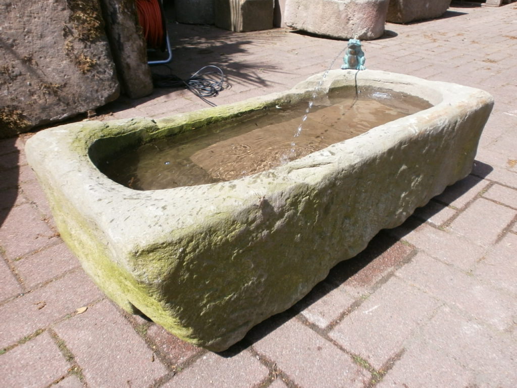 Brunnen aus alten Sandsteinen