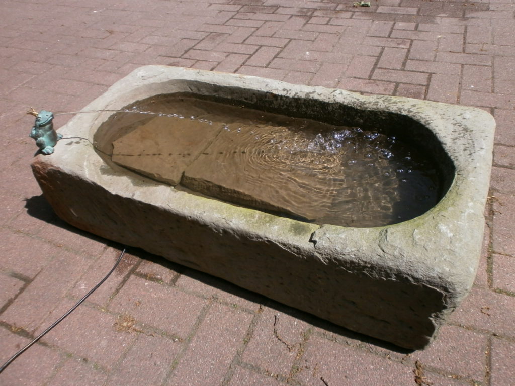 Brunnen aus alten Sandsteinen
