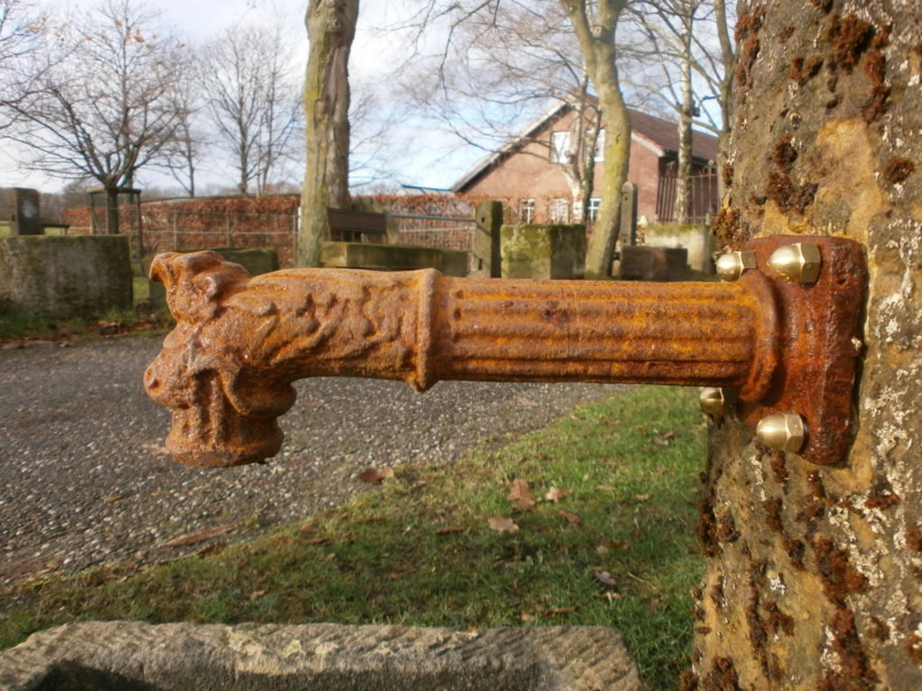 Brunnen aus alten Sandsteinen