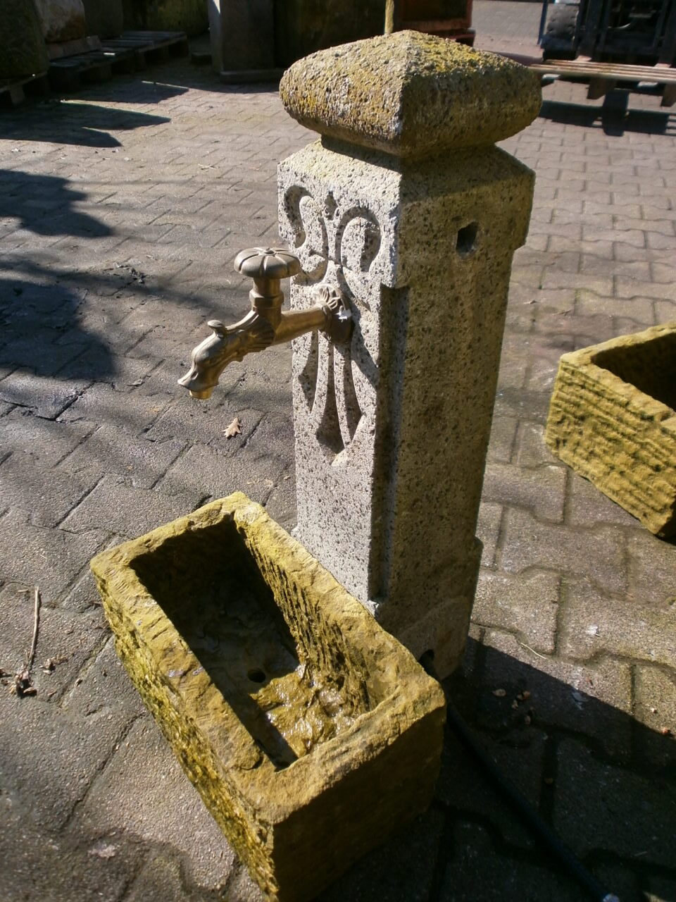 Sehr kleiner Sandsteinbrunnen Sehr kleiner Sandsteinbrunnen